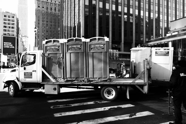 Best Luxury portable toilet rental  in Clendenin, WV